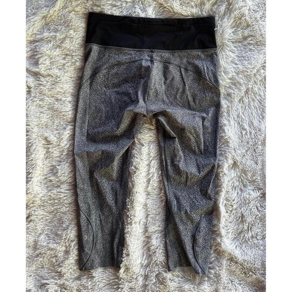 Lululemon Run The Day Crop *23" size 10 - Picture 2 of 5